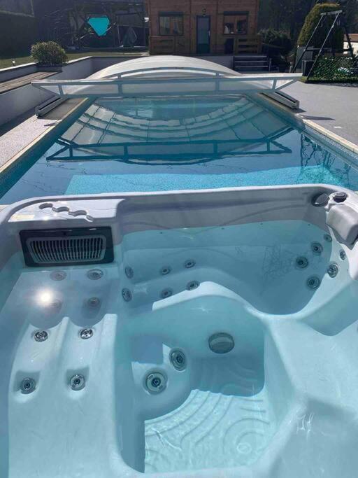 Chalet 2 Personnes Avec Jacuzzi Et Piscine Saisonniere Partagee Corcieux Exterior photo